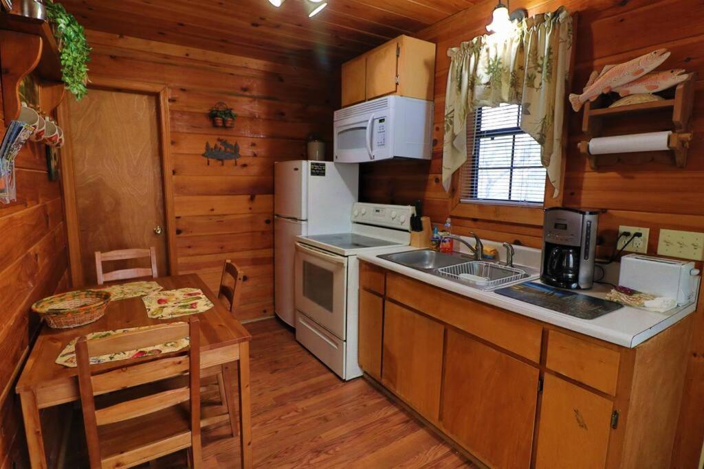 Mountain Cabin 2B Jacuzzi #10 هيلين المظهر الخارجي الصورة
